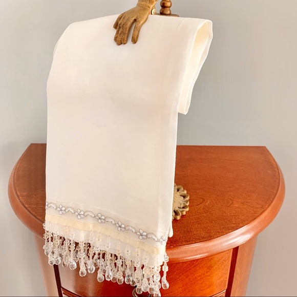 Allure Other - VINTAGE Beaded Fine Linen Hand Towel
